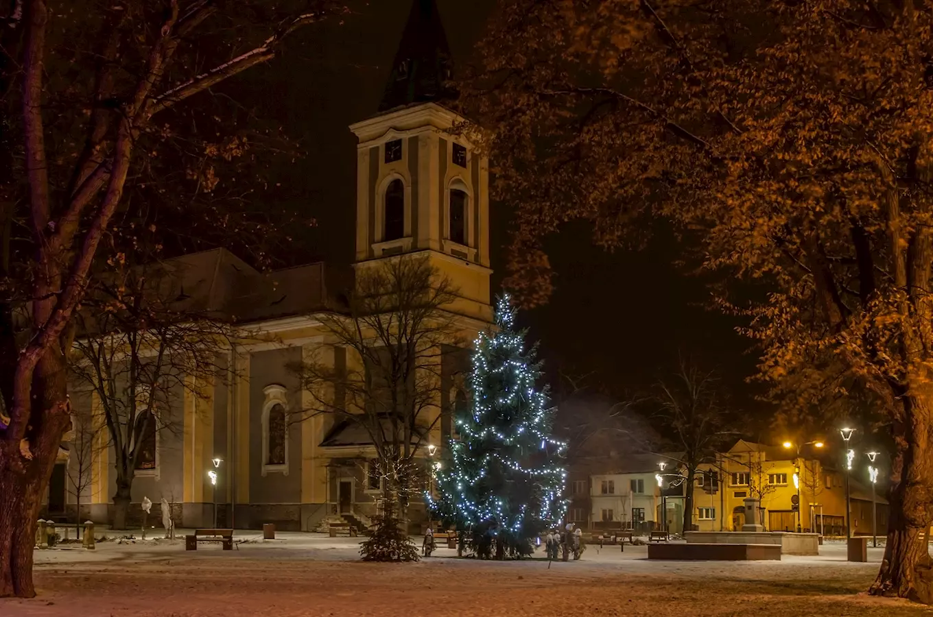 Vánoční trhy se slavnostním rozsvícením vánočního stromu v Ronově nad Doubravou