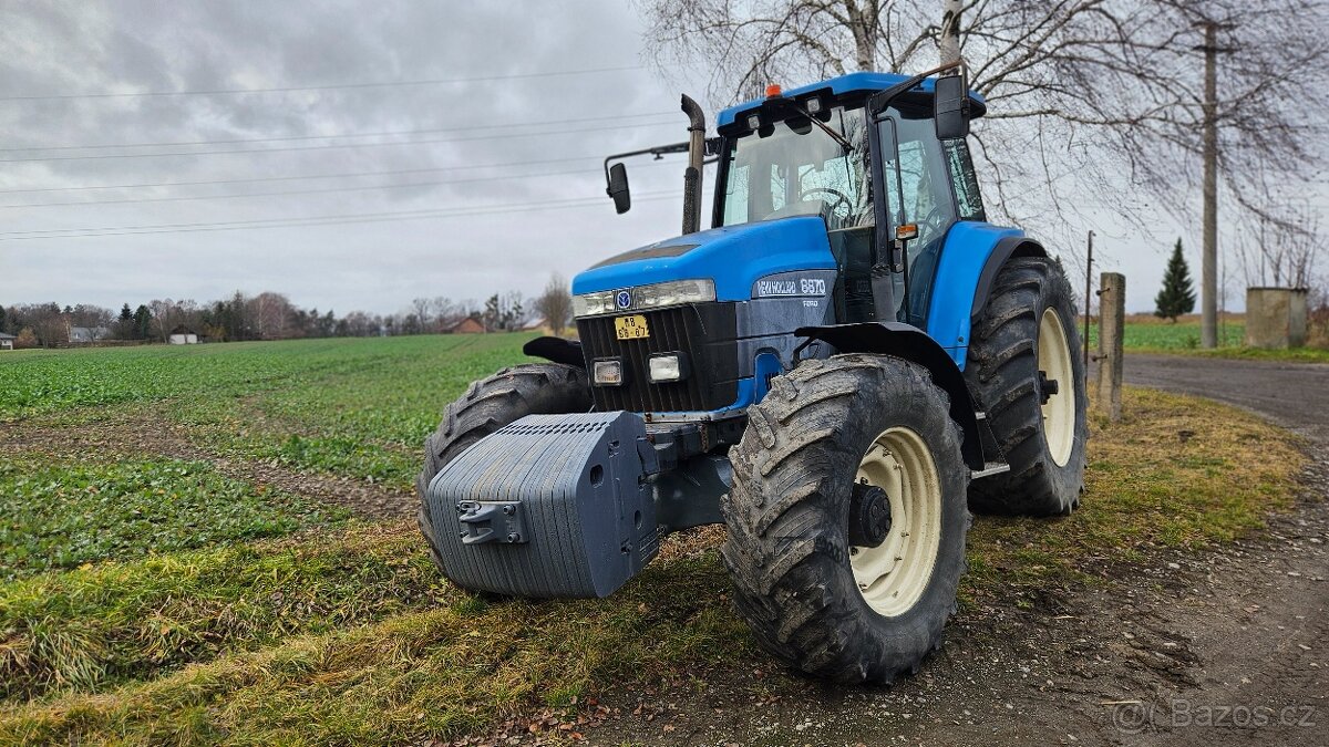 Traktor New Holland 8870